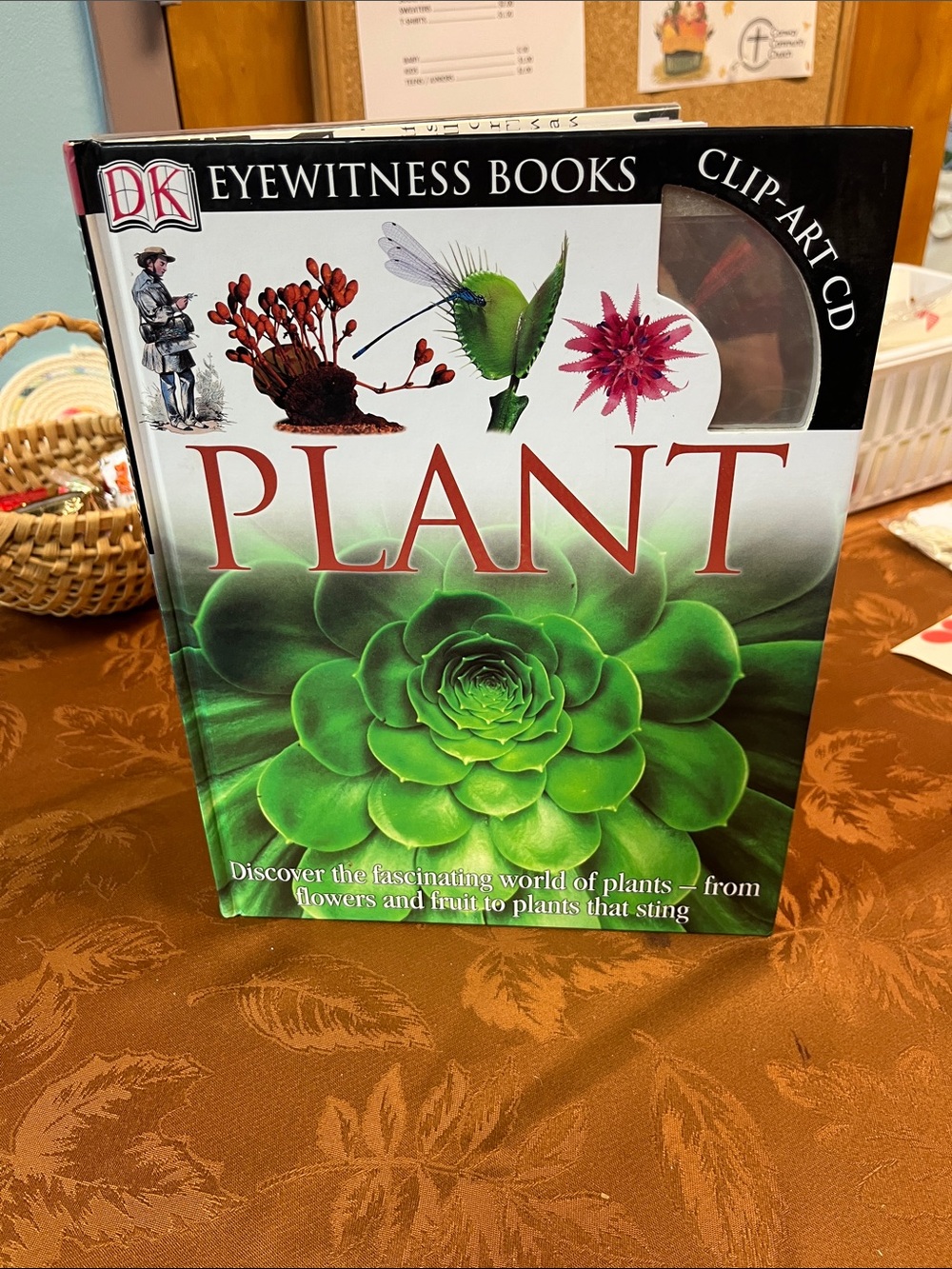 PLANT — DK Eyewitness Green Hardcover Botanical Book with Clip-Art CD